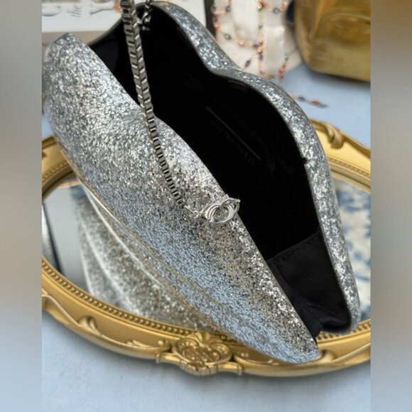 🆕 LULU GUINNESS 🧿 NWOT Silver Glitter Iconic Lips Perspex Clutch on a Chain - Picture 8 of 16